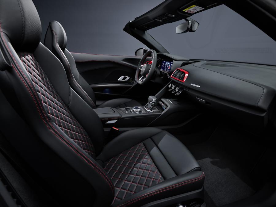 Интерьер Audi R8 V10 RWD Spyder 2019 года  (WW) (фото 6 из 36)